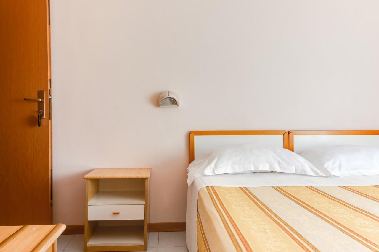 Hotel Sorriso Rimini Exterior photo