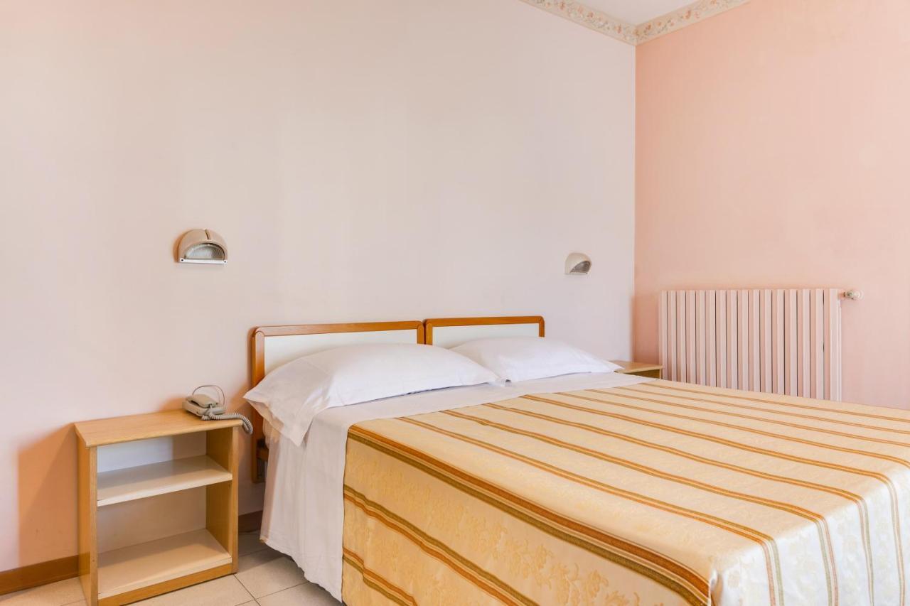 Hotel Sorriso Rimini Exterior photo